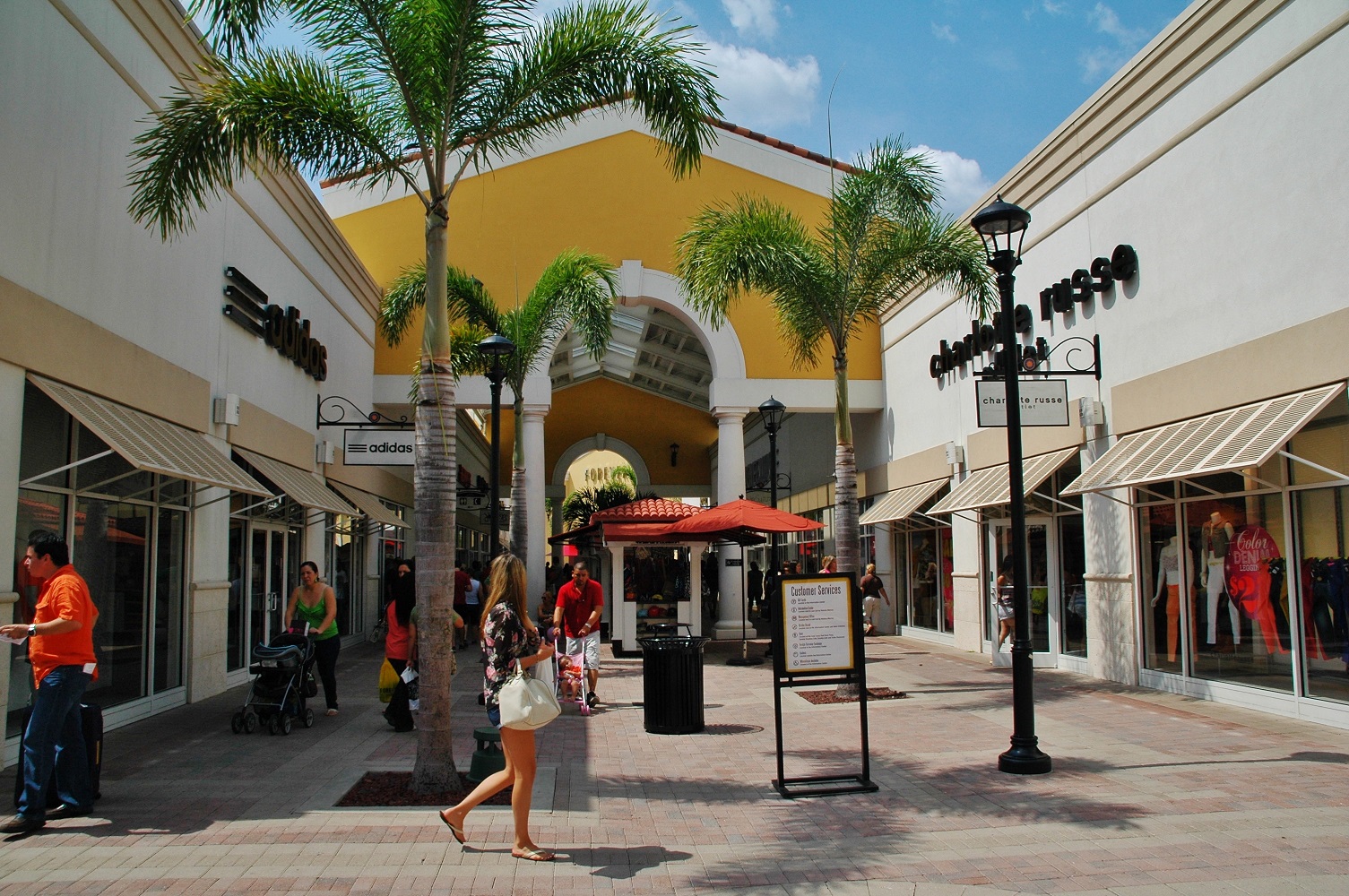 Florida, Orlando International Premium Outlets, Forever 21 face